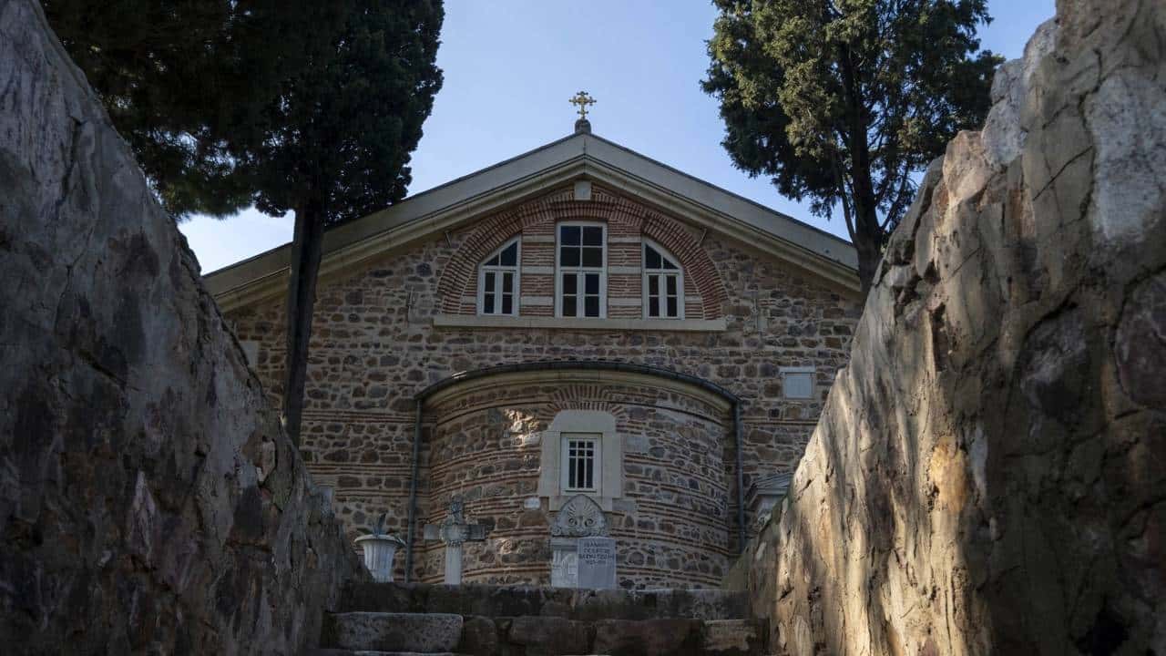 Fener Rum Patriği Bartholomeos, Atina’daki konuşmasında, Heybeliada Ruhban Okulu’nun 54 yıl sonra eylül ayında yeniden açılacağını duyurdu.
